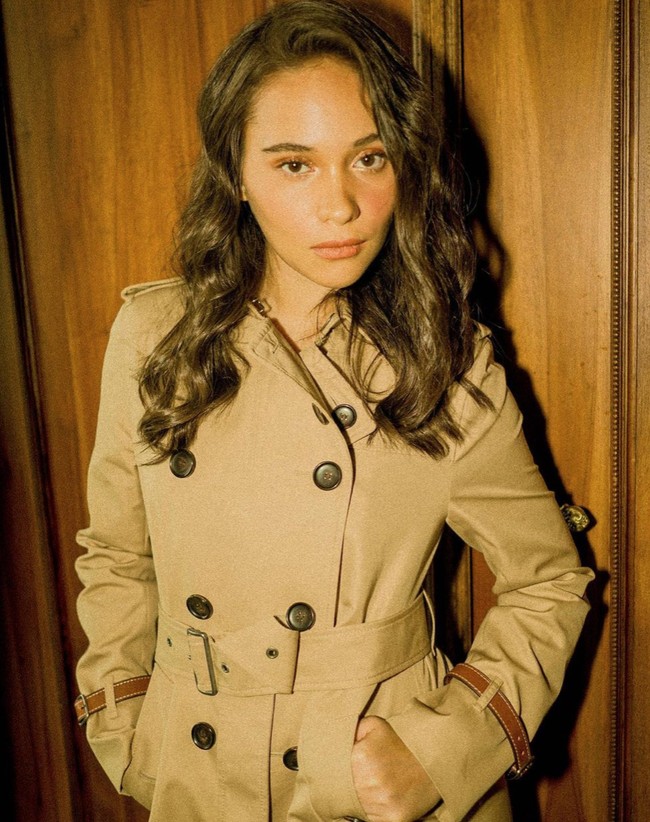 Bisa tebak usia wanita cantik yang satu ini? Aktris bernama Aurora Ribero ini memiliki darah blasteran Italia dalam dirinya. Aurora baru akan berulang tahun yang ke-17 pada bulan Mei mendatang. Foto: Instagram.com/auroraribero