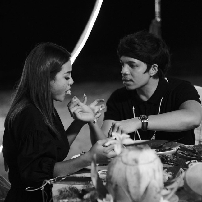 Selain jalan-jalan, Atta dan Aurel sering membagikan momen makan-makan mereka. Foto: Instagram