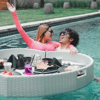 Setelah menggelar pernikahan megah minggu lalu, Atta Halilintar dan Aurel Hermansyah langsung pergi untuk bulan madu. Mereka pun memilih lokasi yang dekat yakni Pulau Bali. Foto: Instagram