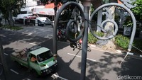 Bahkan nampak beberapa bagian tiang yang sudah patah.