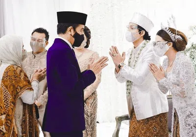 Foto Populer Sepekan: Bencana NTT - Jokowi di Pernikahan Atta-Aurel