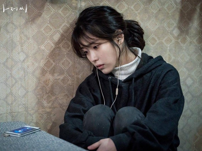 IU saat berperan dalam drama Korea My Mister IU saat berperan dalam drama Korea My Mister