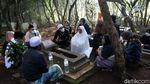 Jelang Ramadhan, Warga Ziarah ke TPU Sukarame Bandung