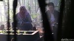 Jelang Ramadhan, Warga Ziarah ke TPU Sukarame Bandung