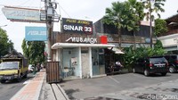 Mari kita bahas soal geliat pariwisata di Kudus. Dilihat dari toko suvenir dan oleh-olehnya, geliat wisatawan mulai terasa dalam beberapa bulan belakangan.