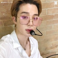 Salah seorang dokter bedah plastik pun memilih Jimin sebagai wajah favoritnya di antara member BTS. Ia memiliki fitur wajah yang harmonis sebagai pemilik wajah mungil. Foto: dok. Big Hit Entertainment