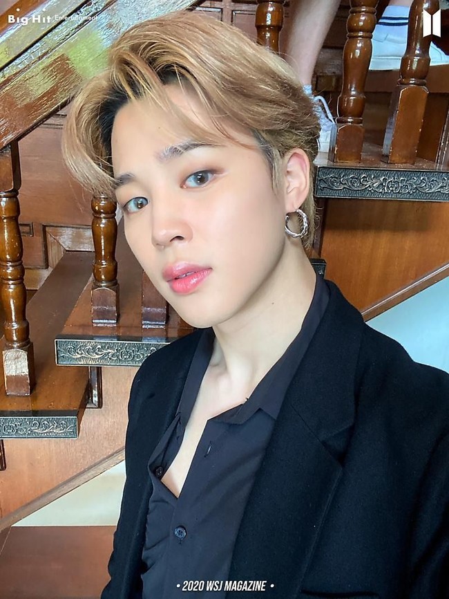 Dalam video tersebut, ia memperlihatkan foto Jimin BTS, Addison Rae, dan Madison Beer. Anthony Young lalu menuliskan “Seleb yang terlihat sangat menarik (dan) kamu pikir menjalani operasi plastik… tetapi tidak” sebagai caption. Foto: dok. Big Hit Entertainment