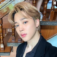 Dalam video tersebut, ia memperlihatkan foto Jimin BTS, Addison Rae, dan Madison Beer. Anthony Young lalu menuliskan “Seleb yang terlihat sangat menarik (dan) kamu pikir menjalani operasi plastik… tetapi tidak” sebagai caption. Foto: dok. Big Hit Entertainment