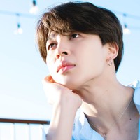 Ada Jimin BTS pada peringkat 14. Ini adalah tahun kelimanya masuk daftar pria tertampan versi TC Candler. Menurut penggemar, Jimin BTS terlihat maskulin dan cantik seperti peri secara bersamaan. Foto: dok. Dispatch