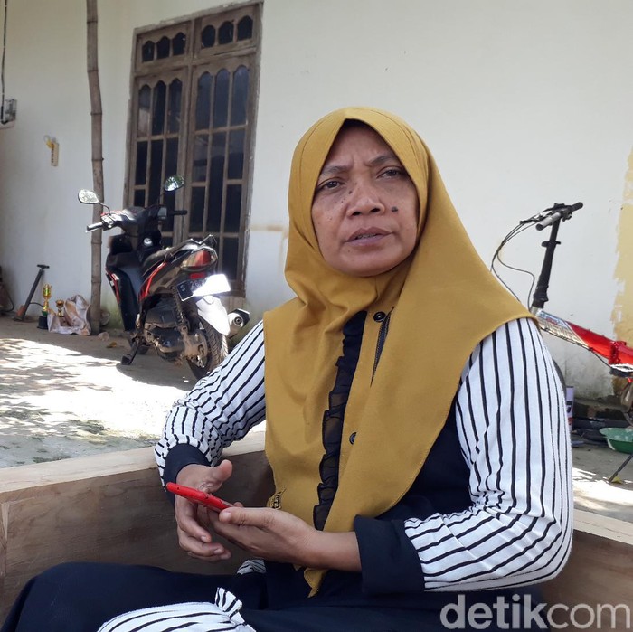Ada isu uang belasan miliar Rupiah milik seorang warga Kampung Miliarder tinggal tersisa Rp 50 juta. Kini, tetangga yang bersangkutan menyampaikan bahwa itu bohong.
