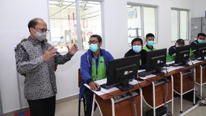 Kemnaker lebih fokus dalam mengelola dan membina SDM ASN Ketenagakerjaan yang kompeten dan profesional, baik yang diperuntukan bagi Kemnaker, kementerian/lembaga lain, maupun pemerintah daerah.