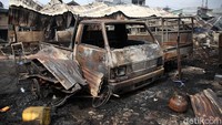 Mobil yang biasa dipakai untuk mengangkut kambing ini kini tinggal rangka.