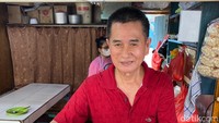 Pemilik sekaligus penjualnya adalah Suyanto yang kerap disapa pelanggannya, Ko Acia. Ia sudah berjualan sejak 1980. Foto: detikfood