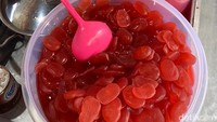 Setiap hari Ko Acia bisa menjual sampai 300 mangkuk es campur. Ia sudah memiliki banyak pelanggan setia. Foto: detikfood