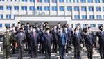 Momen Menhan Prabowo Naik Sedan Mewah Korea Selatan di Upacara Militer