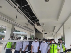 Menhub Tinjau Kerusakan Bandara El Tari Kupang Akibat Siklon Tropis Seroja