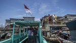 Momen Melepas Abu Jenazah di Laut Jakarta