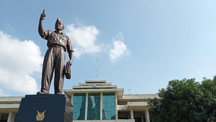 Monumen Marsda Anumerta Abdurachman Saleh di Wisma Aldiron, Pancoran, Jaksel.