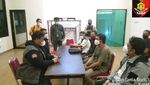 Penampakan Buron Teroris Serahkan Diri ke Polsek Setiabudi