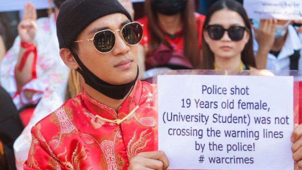 Paing Takhon: Model populer Myanmar ditangkap puluhan tentara, begini aksi-aksinya saat turun ke jalan
