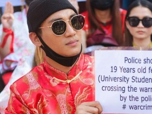 Aktor Myanmar Ditangkap Puluhan Tentara, Begini Aksinya saat Demo