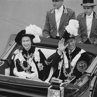 Sebelum pengumuman pertunangan mereka pada Juli 1947, Pangeran Philip menanggalkan gelar dan statusnya sebagai Prince Philip of Greece and Denmark, dan menjalani naturalisasi sebagai orang Inggris. Foto: Getty Images/Victor Blackman