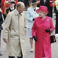 Pangeran Philip dan Ratu Elizabeth II selalu memperlihatkan keharmonisan mereka di publik. Baik saat acara kasual maupun formal. Foto: Getty Images/MJ Kim