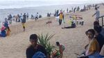 Foto: Masih Banyak Wisatawan Tak Pakai Masker di Pantai Gunungkidul