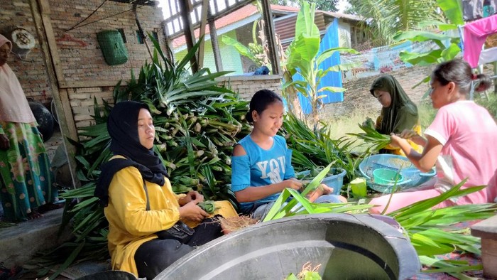 Para pembuat pangir di Sumut mulai banjir pesanan jelang Ramadhan (Perdana-detikcom)