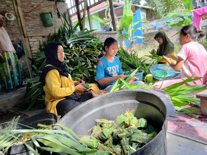 Para pembuat pangir di Sumut mulai banjir pesanan jelang Ramadhan (Perdana-detikcom)