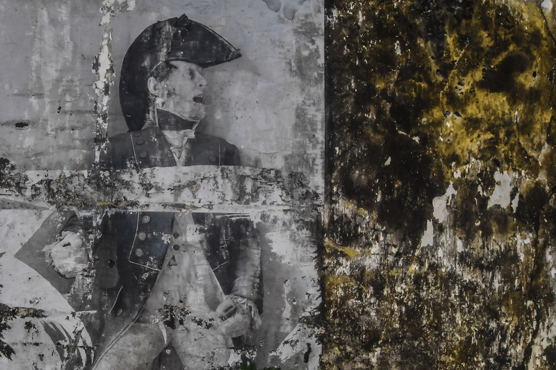 Warga memecahkan biji pala di Kepulauan Banda Naira, Maluku.Kepulauan Banda Neira jadi salah satu saksi bisu perjuangan Indonesia merdeka dari penjajah. Wilayah tersebut menyimpan kisah tentang rempah pala yang diperebutkan bangsa Eropa di abad ke-16 dan 17.