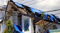Badan Penanggulangan Bencana Daerah (BPBD) Kota Kupang mencatat sebanyak 1.264 rumah mengalami rusak berat, satu orang meninggal dunia dan tujuh orang luka berat dampak dari angin kencang pada Minggu (4/4).