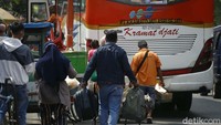 Kementerian Perhubungan (Kemenhub) mengumumkan bahwa seluruh moda transportasi dilarang beroperasi selama masa mudik Lebaran 2021.