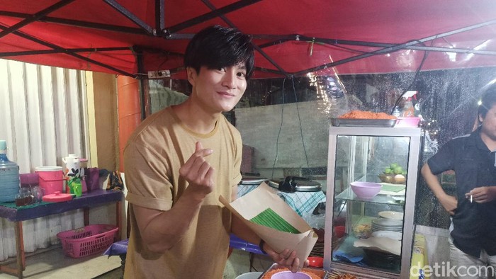 Penjual Nasi Kuning Mirip Lee Min Ho Ini Sekarang Banjir Tawaran Endorse