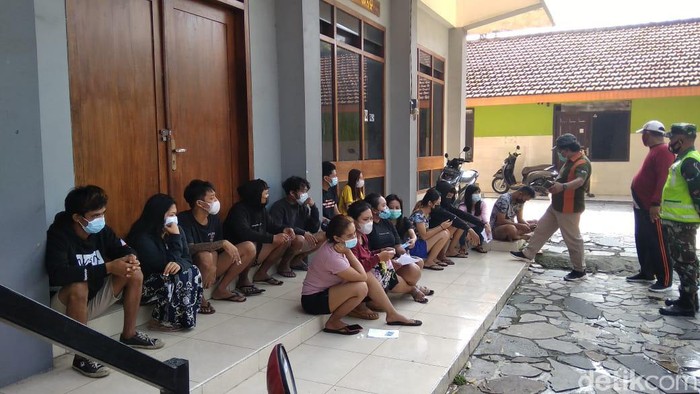 razia kos di kota blitar jaring 11 pasangan mesum
