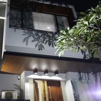 Inilah rumah baru Celine Evangelista. Istri Stefan William itu mengaku menempati rumah tersebut hanya bersama anak-anaknya. (Foto: YouTube/Celine Evangelista)