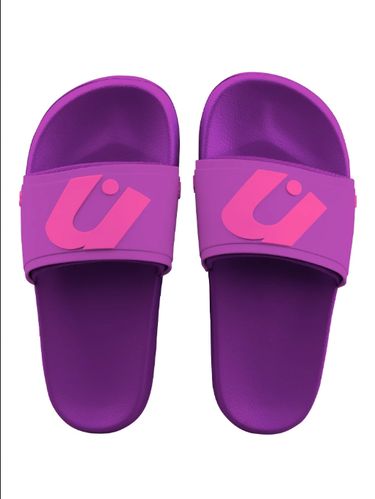 Sandal 'Muslim friendly' jadi kontroversi.