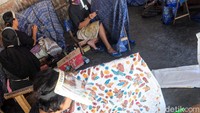Agus menuturkan kondisi perekonomian SAB sempat oleng. Sebelum wabah corona menerjang, Agus bisa memproduksi sekitar 1.000 lembar kain batik jenis cap dan tulis per bulan. Namun saat pandemi hanya sekitar 400 lembar menyesuaikan permintaan yang menurun. Adapun kain itu dijual dengan kisaran Rp150.000 sampai Rp1 juta.   
