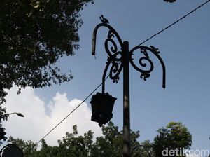 Duh! PJU dan Lampu Pedestrian Sekitar Balkot Bandung Rusak-Tak Menyala