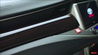 Harga Kijang Innova Limited Edition, yaitu Kijang Innova Limited Edition V Luxury Rp 404,5 juta dan Kijang Innova Limited Edition Venturer Rp 482,7 juta. Foto: Pool (youtube/Toyota)