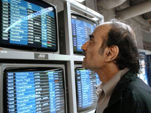 Menguak Cara Tunawisma Tinggal Belasan Tahun di Bandara