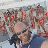 Beberapa waktu lalu, viral puluhan wanita berada di balkon gedung apartemen di kawasan Dubai Marine, Uni Emirat Arab. Pemotretan di kawasan elit yang kabarnya tersebar lewat Whatsapp dan sempat jadi tontonan orang sekitar ini diduga adalah proyek untuk sebuah situs dewasa berbasis di Amerika Serikat. Foto: dok. Facebook/Vitaliy Grechin