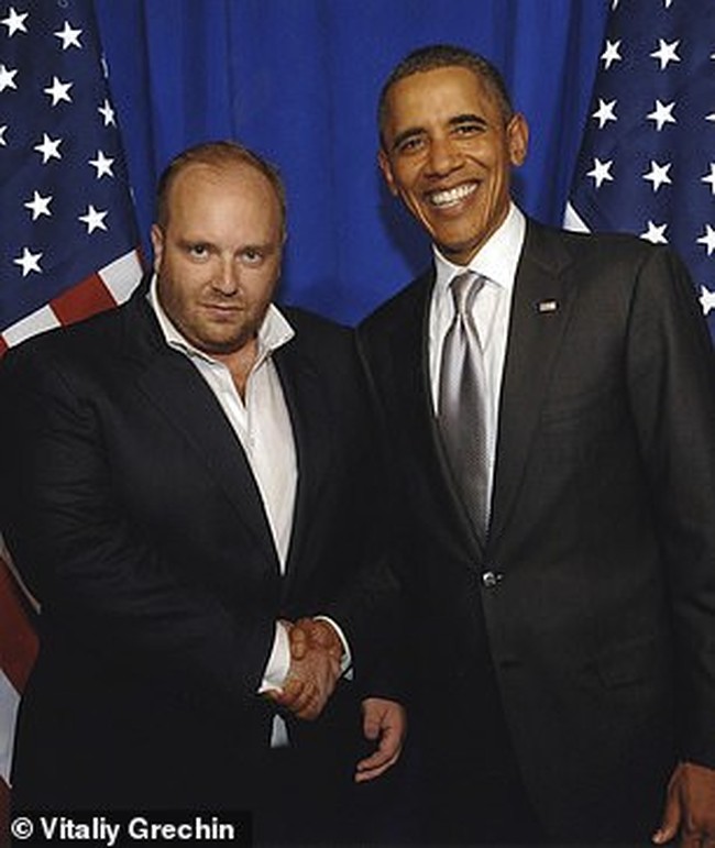Vitaliy disebut-sebut sebagai orang penting yang dekat dengan tokoh-tokoh dunia. Di Facebooknya, dia terlihat berfoto bersama dengan Barack Obama Foto: dok. Facebook/Vitaliy Grechin