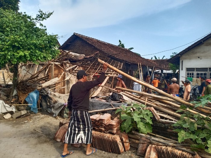 10 Rumah Di Jember Rusak Akibat Gempa Malang M 6 1