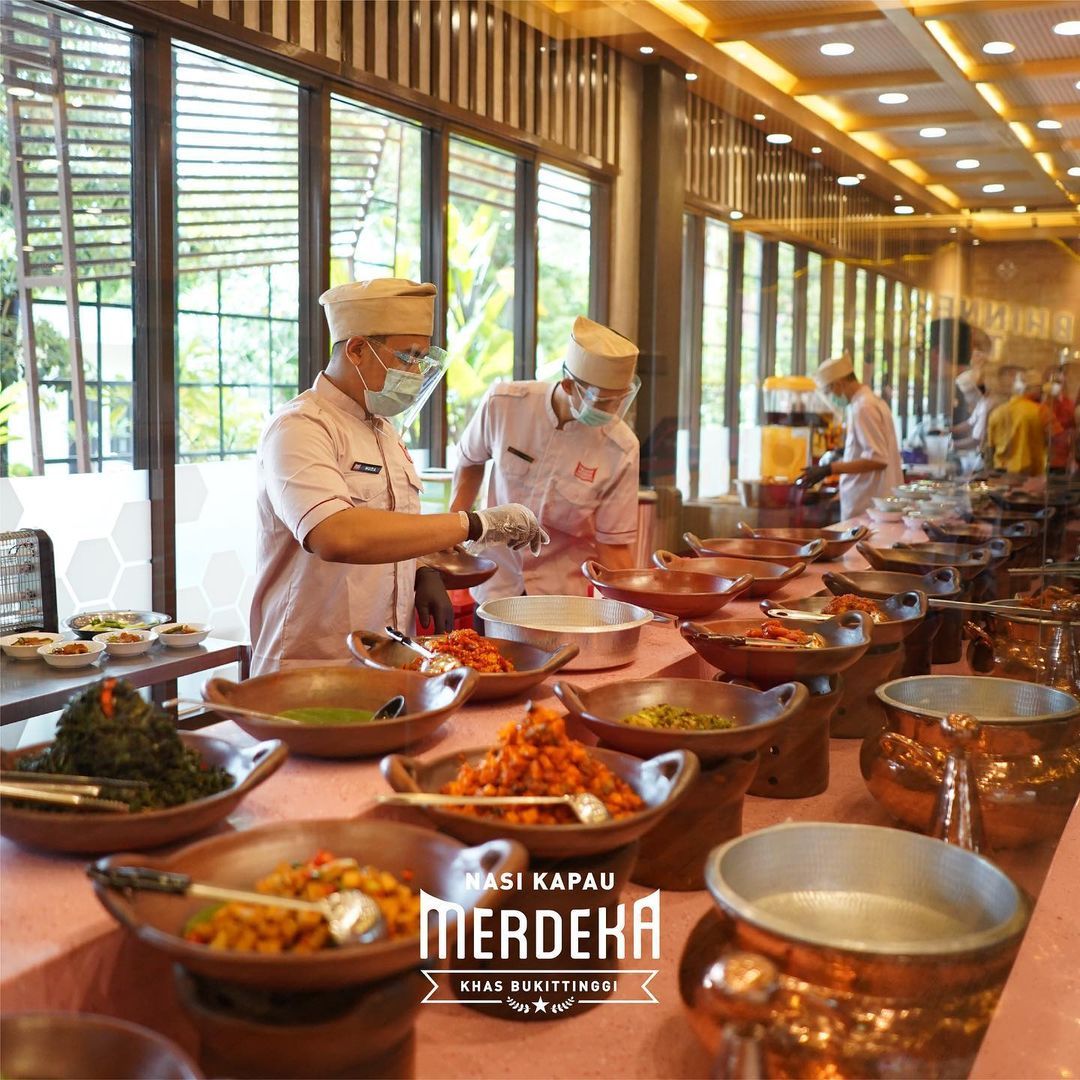5 Restoran Kapau Enak Buat Santap Bareng Keluarga Sebelum Puasa