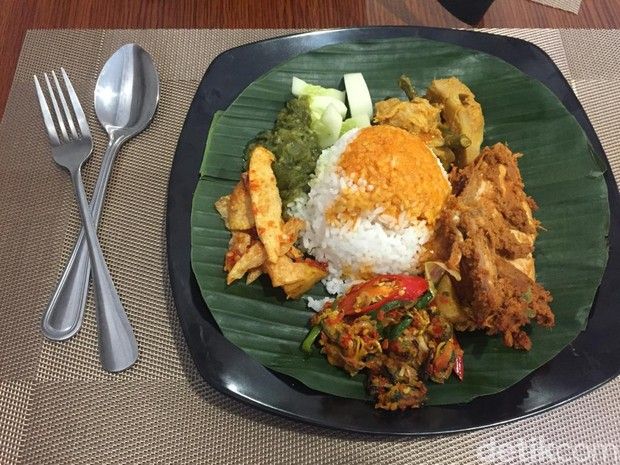 5 Restoran Kapau Enak Buat Santap Bareng Keluarga Sebelum Puasa