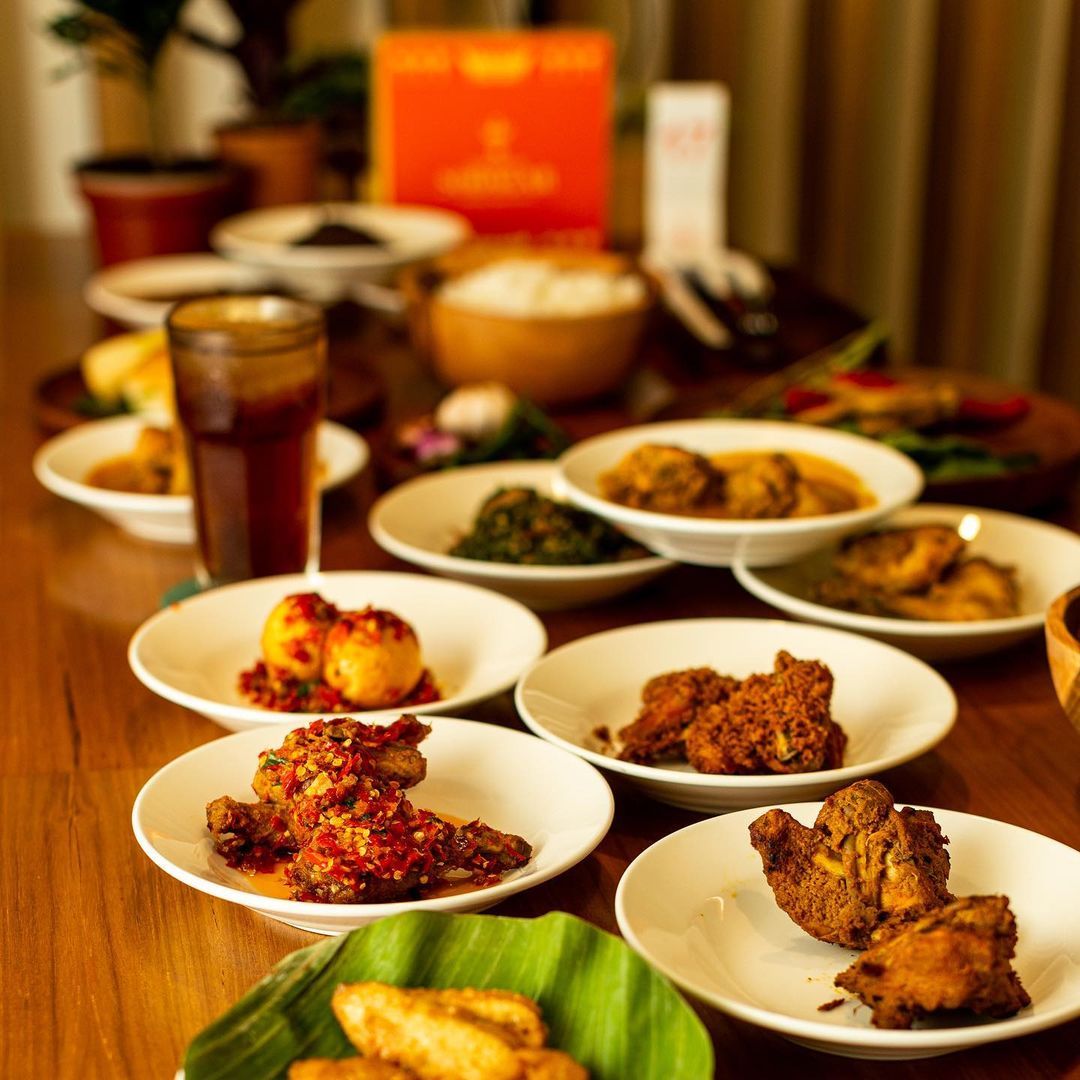 5 Restoran Kapau Enak Buat Santap Bareng Keluarga Sebelum Puasa
