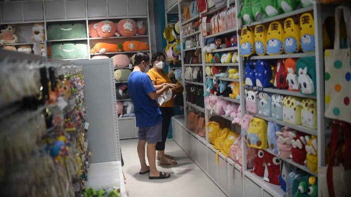 Kabar gembira datang untuk para pecinta Korea yang berada di sekitar Tangerang. Kini ada retail yang menyajikan beragam produk dan desain Korea.