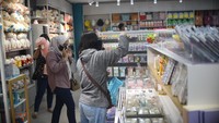 Sedikitnya kini ada 4 store yang menyajikan beragam kebutuhan yang berbau Korean style di sekitar Jakarta dan Tangerang yakni di lokasi beberapa Mall premium di Jakarta. Diantaranya ada di Pluit Village Mall, Gandaria City Mall dan juga Plaza Indonesia. Foto: dok. Ximivogue
