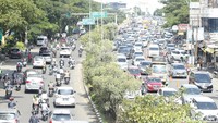 Kawasan Ir H Djuanda atau Dago juga tampak padat disesaki oleh kendaraan roda dua mau pun roda empat. Kepala Bidang Pengendalian dan Ketertiban Trnasportasi (PDKT) Dishub Kota Bandung Asep Kuswara mengakui terjadi kepadatan lalu lintas.